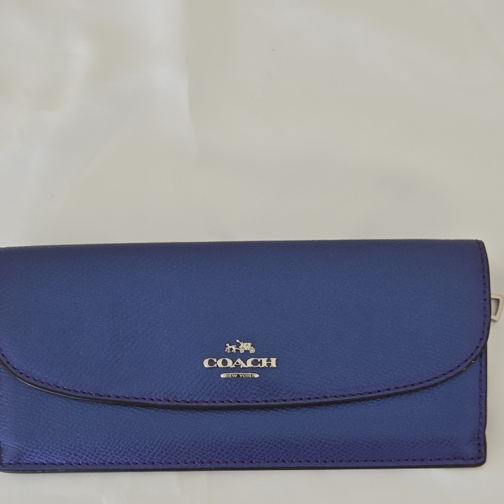 Coach Leather Wallet Sleek Design